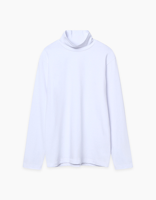 Белый джемпер-водолазка для мальчика Белый джемпер-водолазка для мальчика