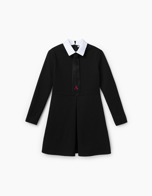 Черное приталенное платье