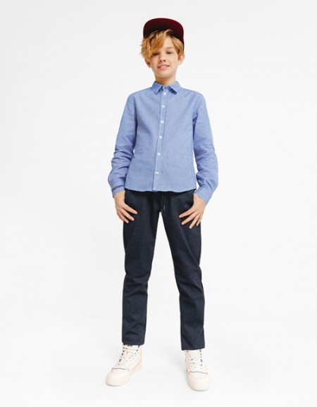 Рубашка в бело-голубую полоску