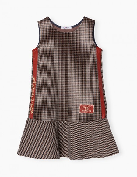 Клетчатый сарафан с нашивкой из экокожи