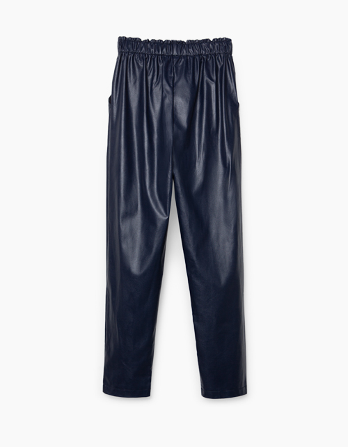 Темно-синие брюки-каррот из экокожи