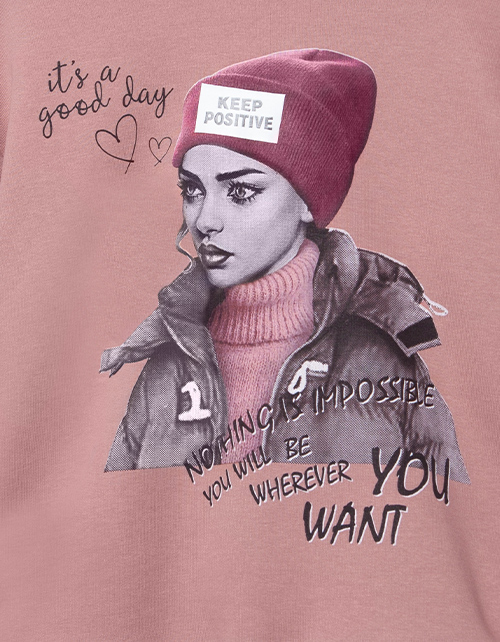 Объемный розовый свитшот с воротником-стойкой