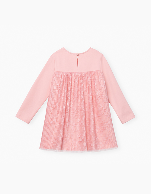 Розовое платье-трапеция с кружевным декором Розовое платье-трапеция с кружевным декором