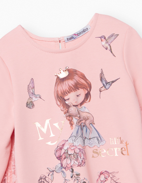 Розовое платье-трапеция с кружевным декором Розовое платье-трапеция с кружевным декором