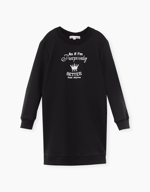 Черное платье с длинным рукавом