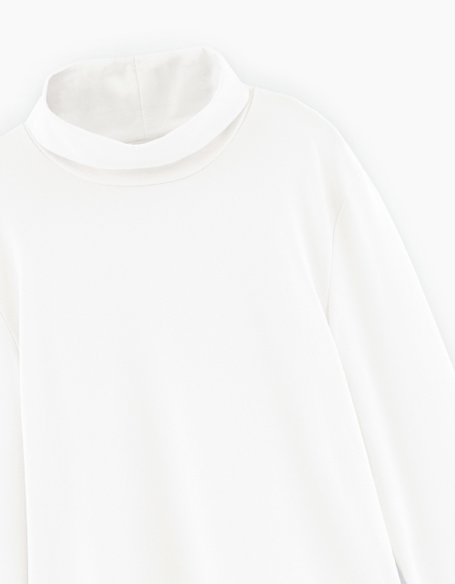 Молочная водолазка для девочки