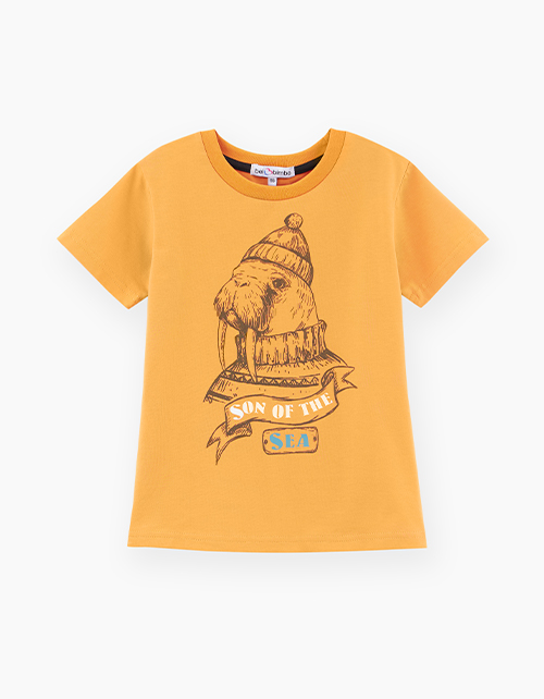 Футболка цвета охра для мальчика