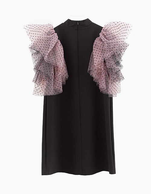 Платье с акцентным коротким рукавом