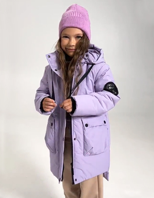 Лиловая зимняя куртка с капюшоном для девочки