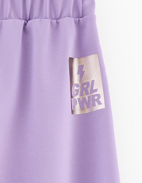 Брюки в оттенке цифровая лаванда для девочки Брюки в оттенке цифровая лаванда для девочки