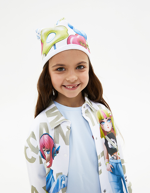 Яркая шапка для девочки