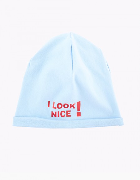 Светло-голубая шапка для девочки