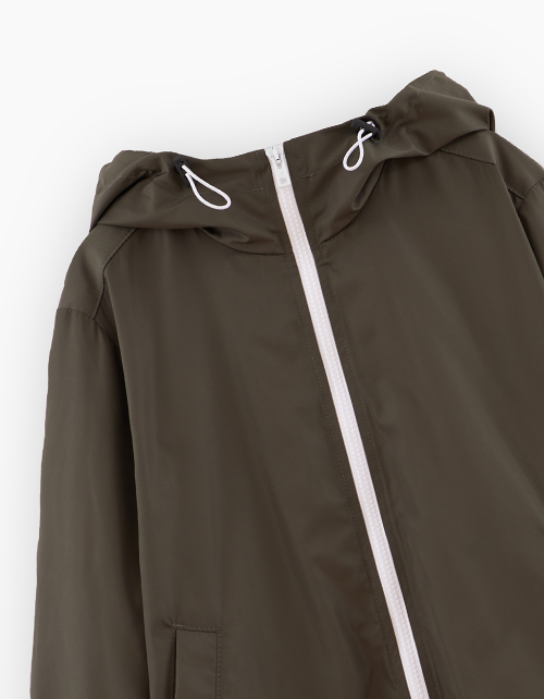 Ветровка оттенка хаки для мальчика