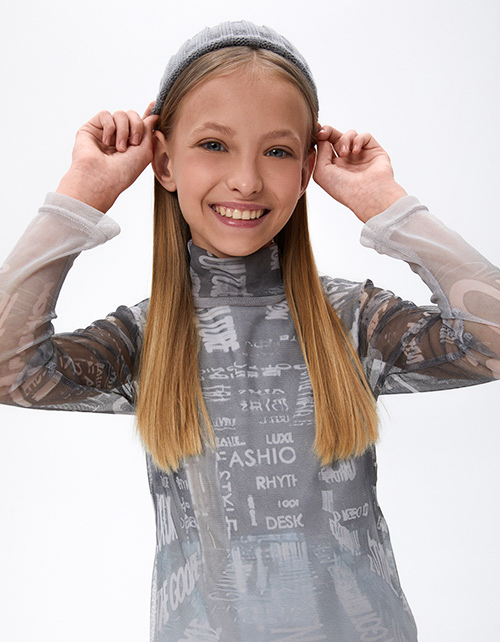 Оригинальный лонгслив для девочки Оригинальный лонгслив для девочки