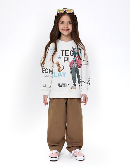 Дизайнерский свитшот оттенка молоко для девочки Дизайнерский свитшот оттенка молоко для девочки