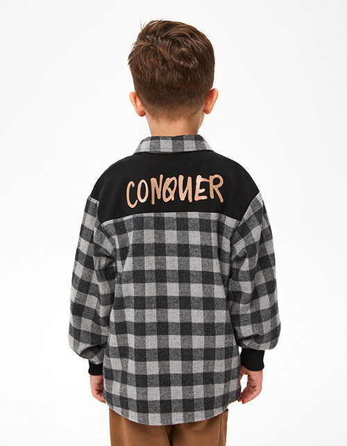 Стильная рубашка в клетку для мальчика Стильная рубашка в клетку для мальчика