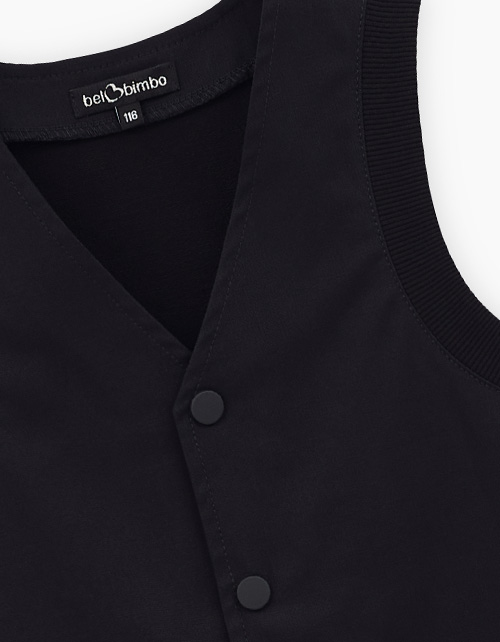 Чёрная жилетка