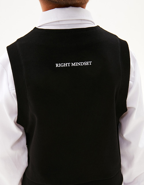 Чёрная жилетка