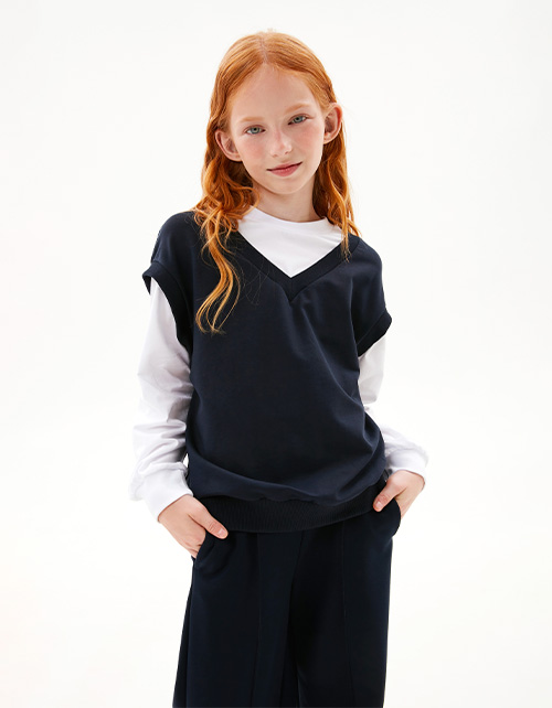 Тёмно-синий джемпер-обманка для девочки