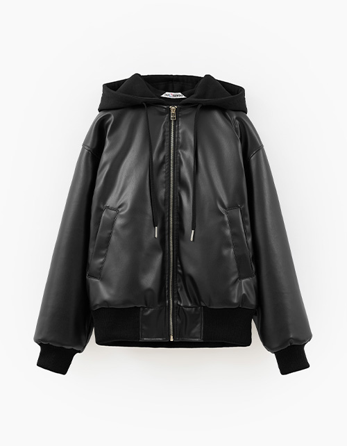 Стильная чёрная куртка из эко-кожи для девочки