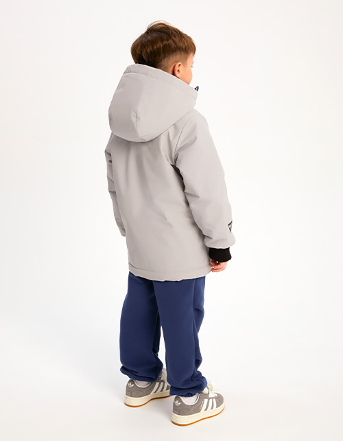 Светло-серая осенняя куртка для мальчика