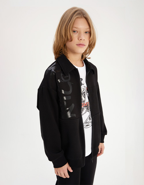 Стильный чёрный жакет для мальчика