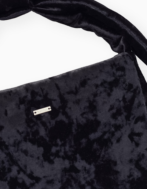 Элегантная чёрная бархатная сумка для девочки Элегантная чёрная бархатная сумка для девочки