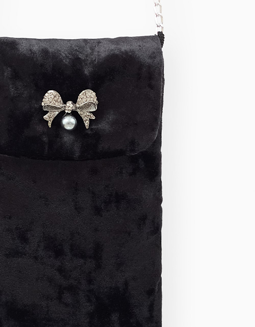 Стильная бархатная сумка в чёрном цвете для девочки