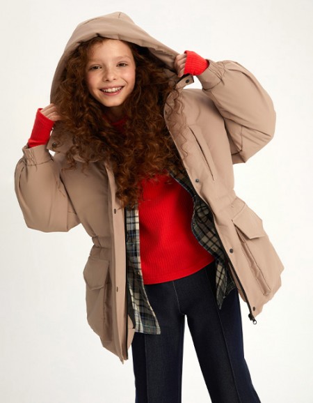 Бежевая зимняя куртка для девочки