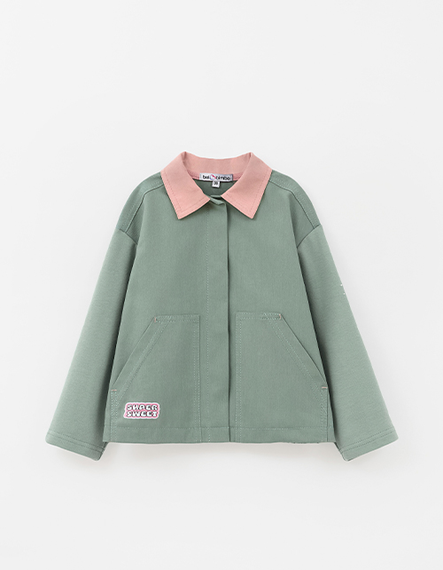 Жакет в утилитарном стиле для девочки Жакет в утилитарном стиле для девочки