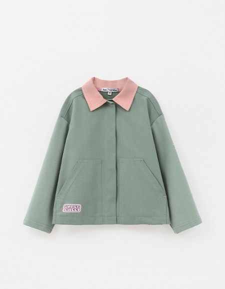 Жакет в утилитарном стиле для девочки Жакет в утилитарном стиле для девочки