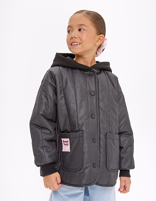 Весенняя чёрная стёганая куртка для девочки