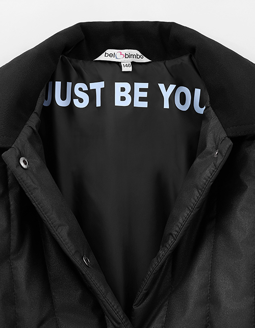 Чёрная стёганая куртка для девочки