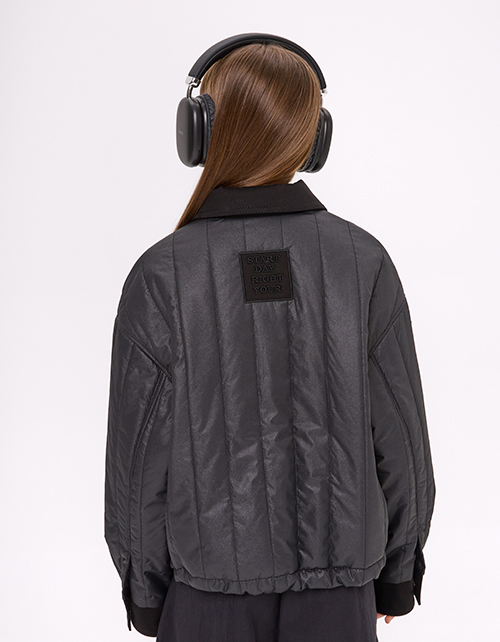 Чёрная стёганая куртка для девочки