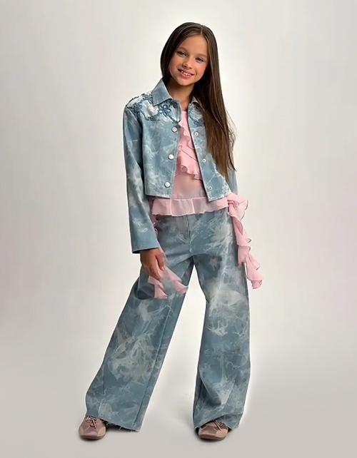 Укороченный жакет из варёного денима с вышивкой для девочки