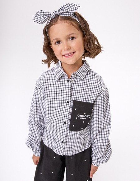 Укороченная блузка-рубашка в клетку для девочки