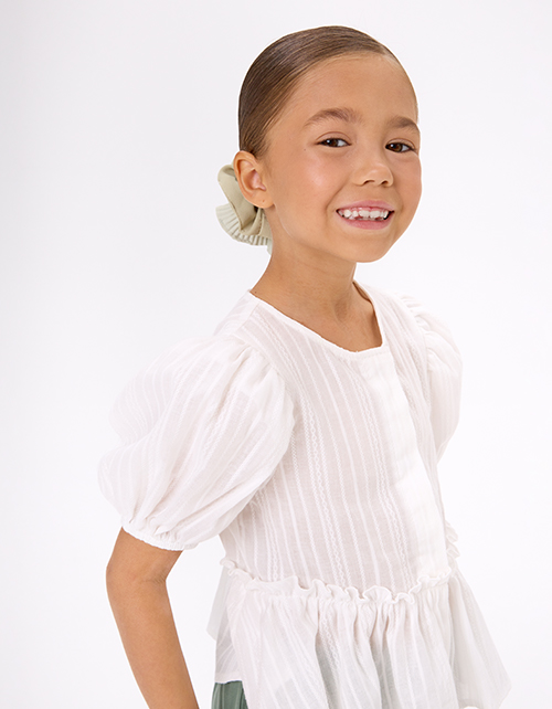 Молочная блузка с баской для девочки