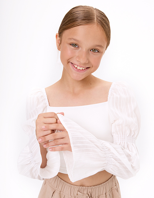 Укороченная молочная блузка для девочки